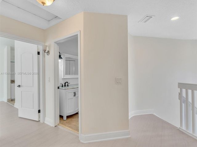 11407 S Lakeview Dr, Coral Springs, FL 33071