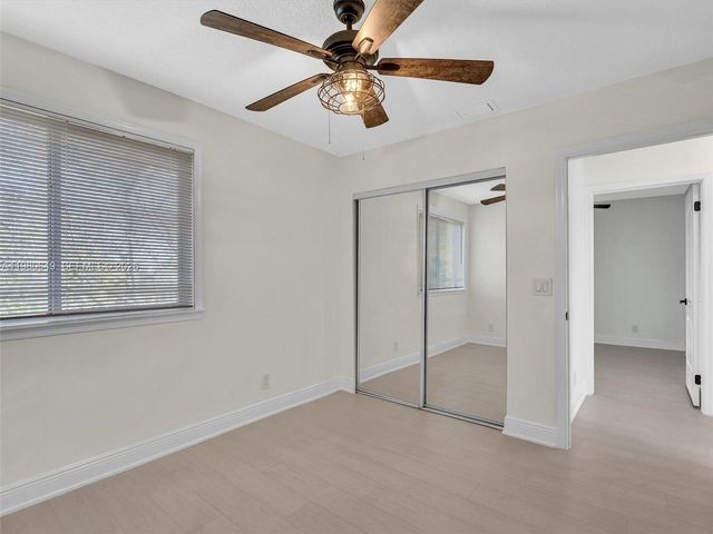 11407 S Lakeview Dr, Coral Springs, FL 33071