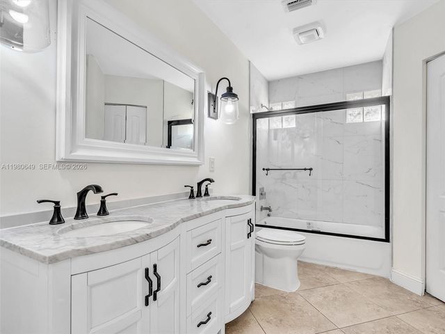 11407 S Lakeview Dr, Coral Springs, FL 33071