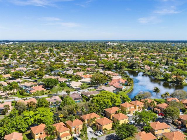 11407 S Lakeview Dr, Coral Springs, FL 33071