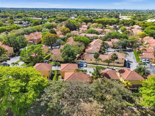 11407 S Lakeview Dr, Coral Springs, FL 33071