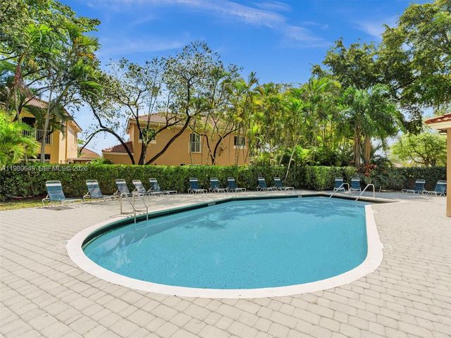 11407 S Lakeview Dr, Coral Springs, FL 33071
