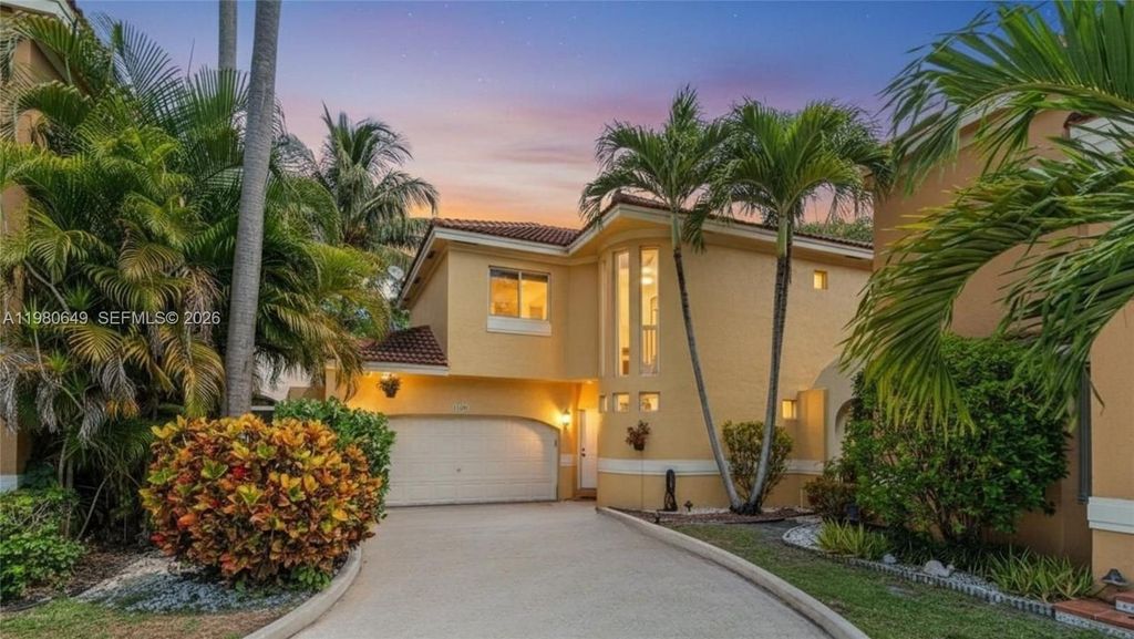 11407 S Lakeview Dr, Coral Springs, FL 33071