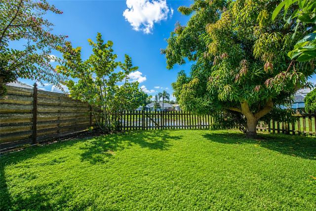 2405 ICECAPADE DRIVE, Sarasota, FL 34240