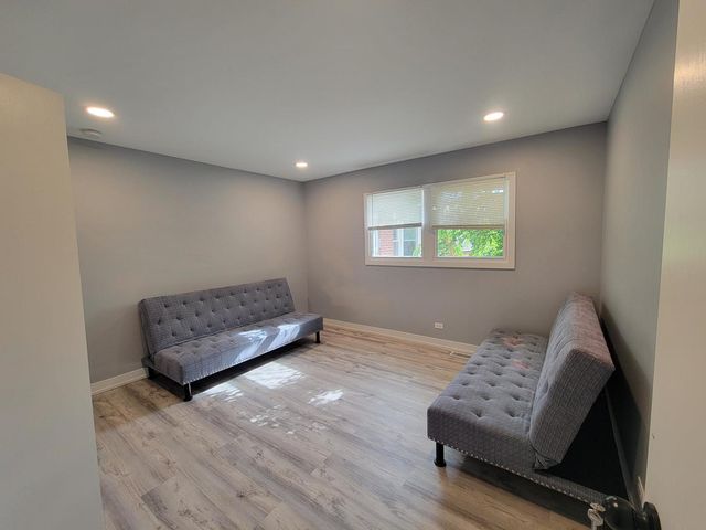 1001 E Callero Circle 1, Mount Prospect, IL 60056