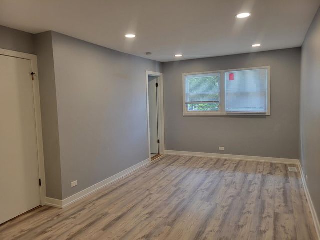 1001 E Callero Circle 1, Mount Prospect, IL 60056