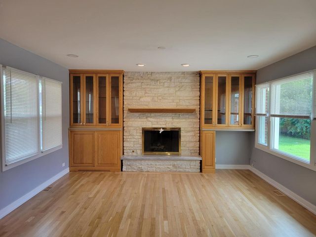 1001 E Callero Circle 1, Mount Prospect, IL 60056