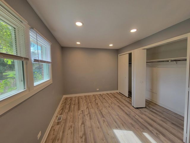 1001 E Callero Circle 1, Mount Prospect, IL 60056