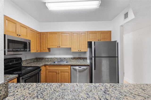 5102 NW 79th Ave 304, Doral, FL 33166