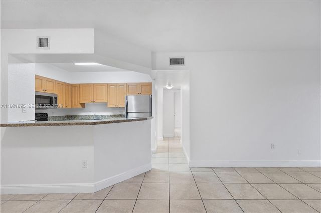 5102 NW 79th Ave 304, Doral, FL 33166