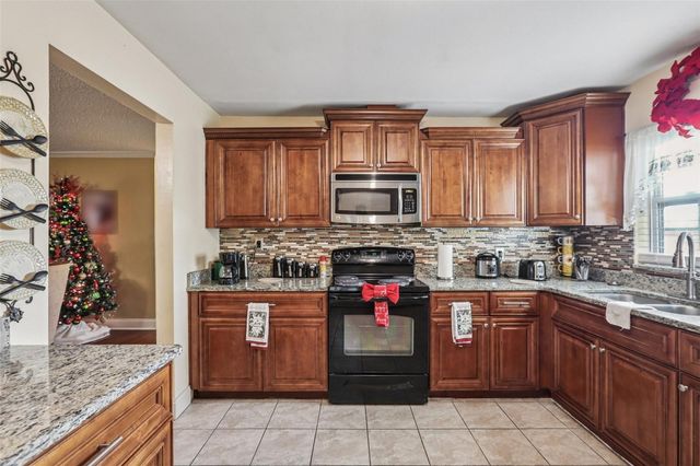 5575 58TH STREET N, Kenneth City, FL 33709