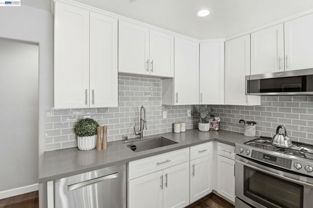 1569 Oxford St, Redwood City, CA 94061