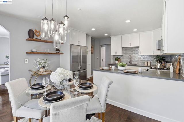 1569 Oxford St, Redwood City, CA 94061