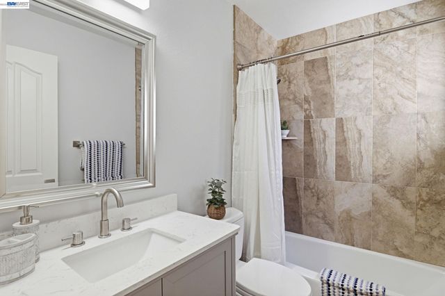 1569 Oxford St, Redwood City, CA 94061