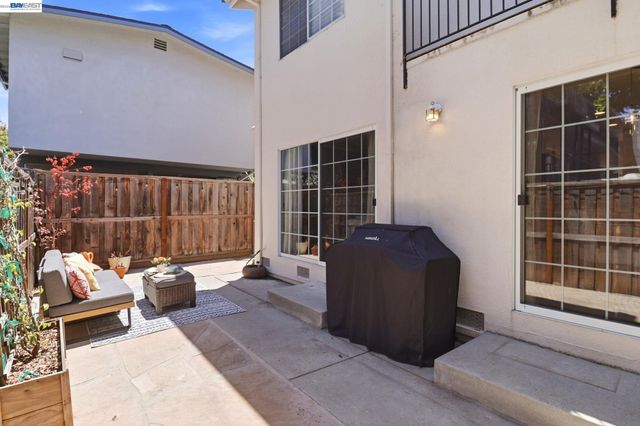 1569 Oxford St, Redwood City, CA 94061