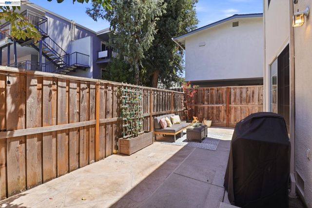 1569 Oxford St, Redwood City, CA 94061