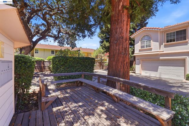 1569 Oxford St, Redwood City, CA 94061