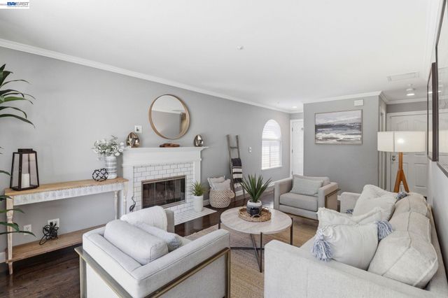 1569 Oxford St, Redwood City, CA 94061