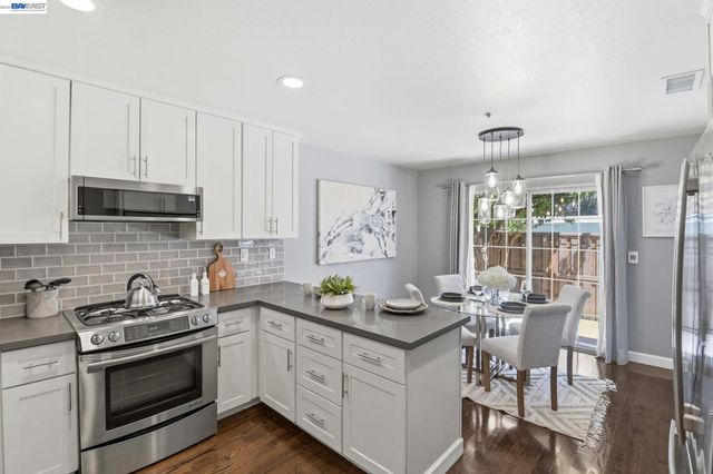 1569 Oxford St, Redwood City, CA 94061
