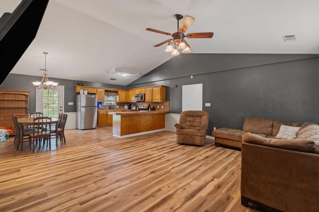 16 Heritage Dr., Purvis, MS 39475