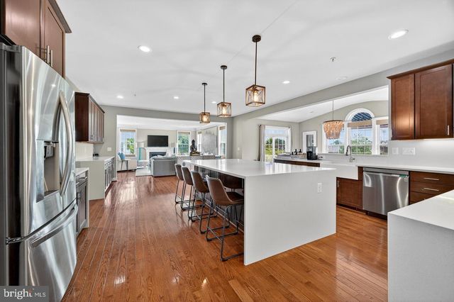 5806 TOBOGGAN CIR, Rockville, MD 20855