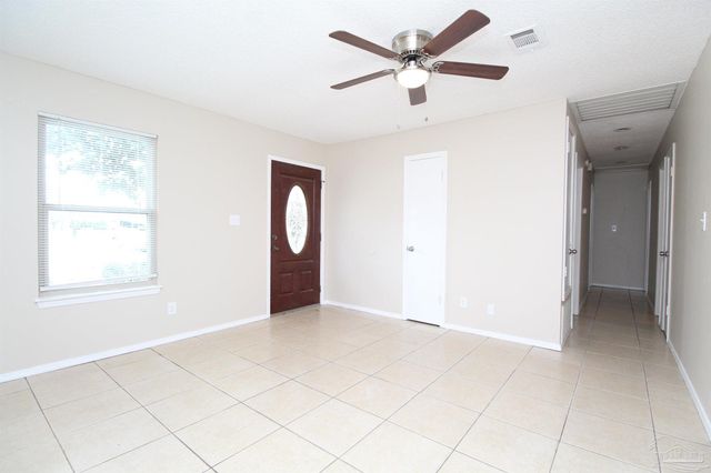 401 Cornwall Cir, Pensacola, FL 32514