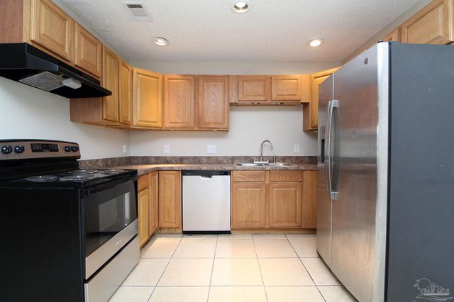 401 Cornwall Cir, Pensacola, FL 32514