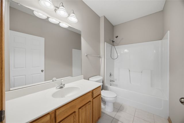 1740 SE L.a. Grant Parkway 23, Waukee, IA 50263