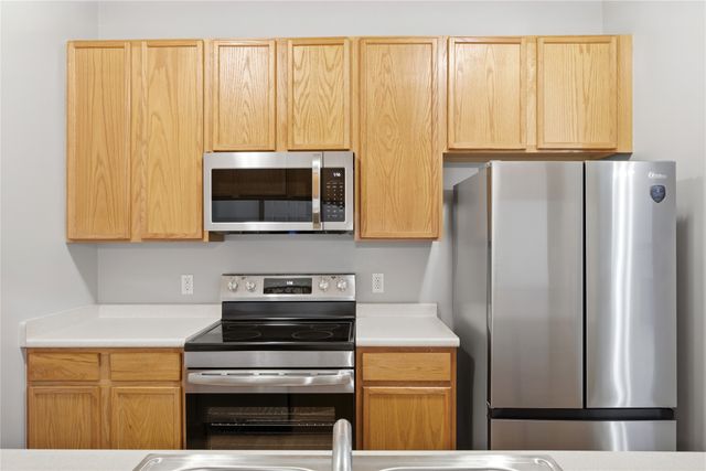 1740 SE L.a. Grant Parkway 23, Waukee, IA 50263