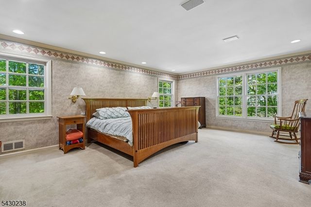 19 GREENBRIAR DRIVE, Summit City, NJ 07901