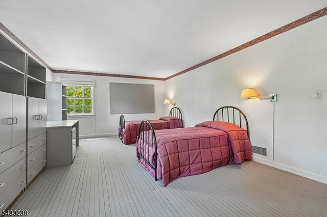 19 GREENBRIAR DRIVE, Summit City, NJ 07901