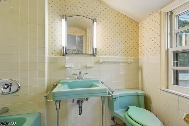 19 GREENBRIAR DRIVE, Summit City, NJ 07901