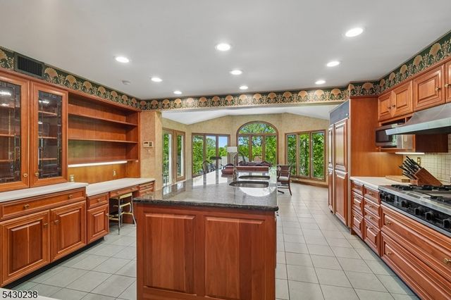 19 GREENBRIAR DRIVE, Summit City, NJ 07901