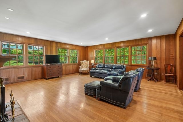 19 GREENBRIAR DRIVE, Summit City, NJ 07901