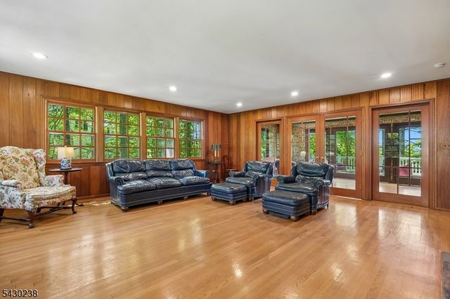 19 GREENBRIAR DRIVE, Summit City, NJ 07901