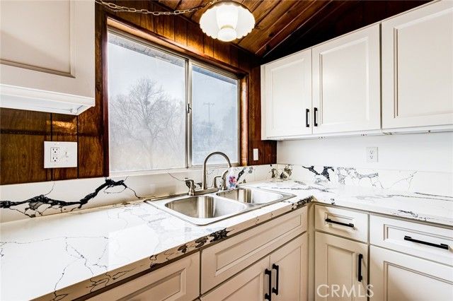 389 Dorn Drive, Crestline, CA 92325