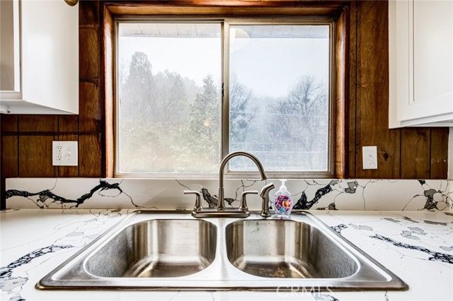 389 Dorn Drive, Crestline, CA 92325