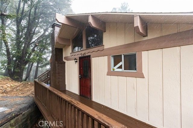 389 Dorn Drive, Crestline, CA 92325