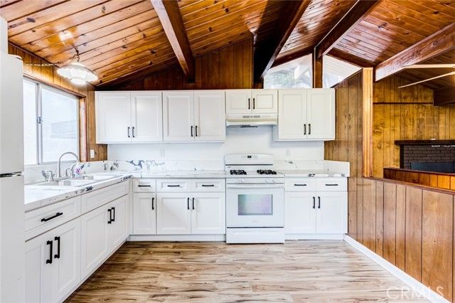 389 Dorn Drive, Crestline, CA 92325