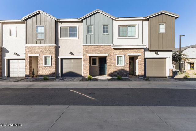 2820 W White Feather Lane, Phoenix, AZ 85085