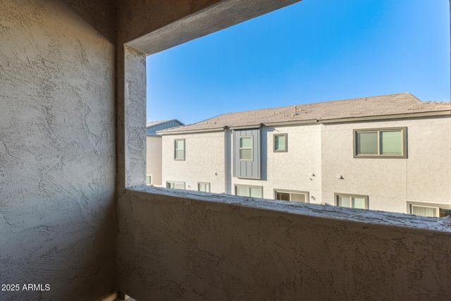 2820 W White Feather Lane, Phoenix, AZ 85085