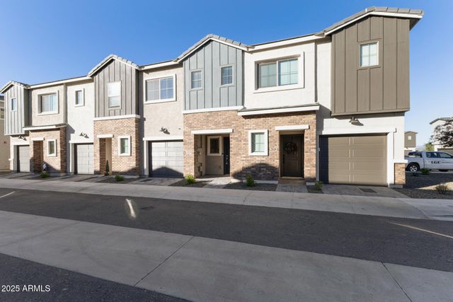 2820 W White Feather Lane, Phoenix, AZ 85085