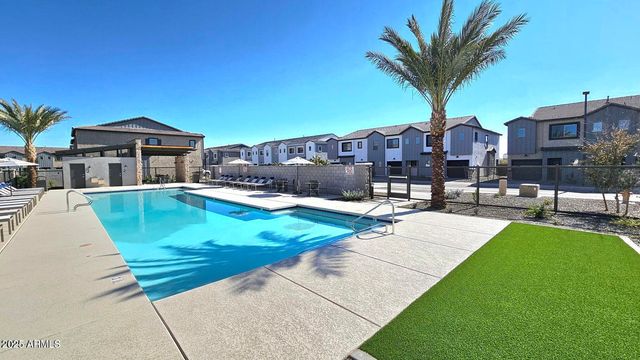 2820 W White Feather Lane, Phoenix, AZ 85085