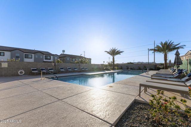 2820 W White Feather Lane, Phoenix, AZ 85085