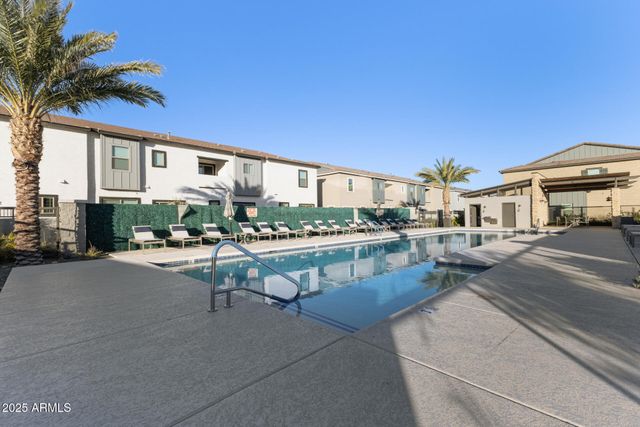 2820 W White Feather Lane, Phoenix, AZ 85085