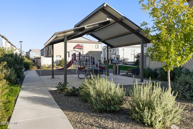 2820 W White Feather Lane, Phoenix, AZ 85085