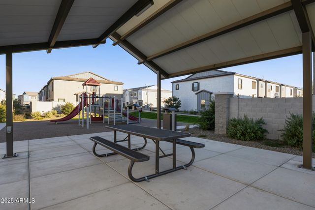 2820 W White Feather Lane, Phoenix, AZ 85085