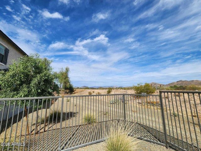 2820 W White Feather Lane, Phoenix, AZ 85085