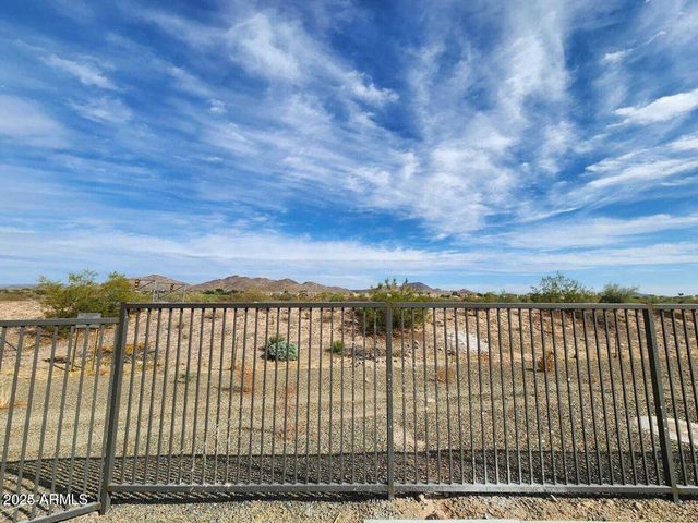 2820 W White Feather Lane, Phoenix, AZ 85085