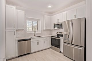 2820 W White Feather Lane, Phoenix, AZ 85085